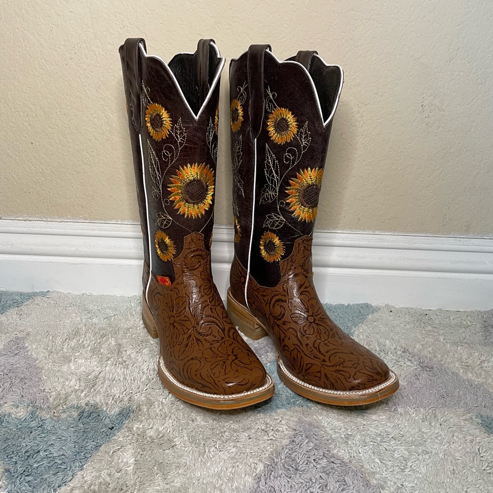 Western cowgirl sunflower boots - Picture 2 of 5